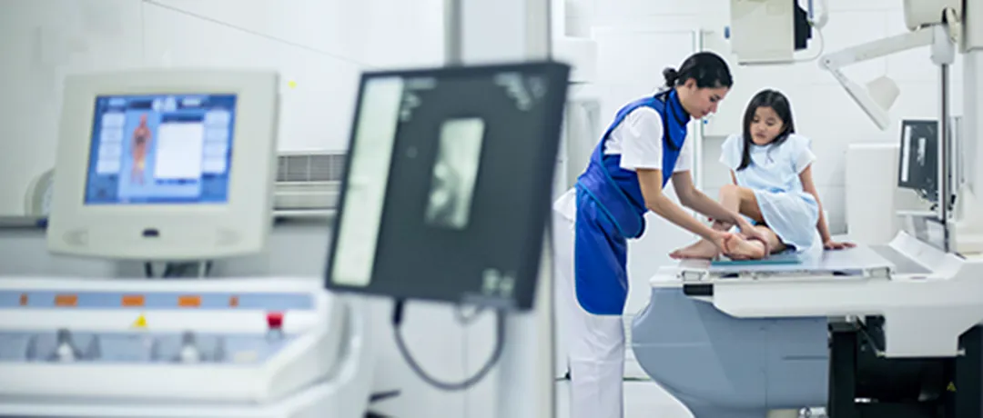 radiology tech preps patient